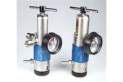 Oxygen Spectrum 0-25 LPM Oxygen Regulator with and without DISS outlets.jpg