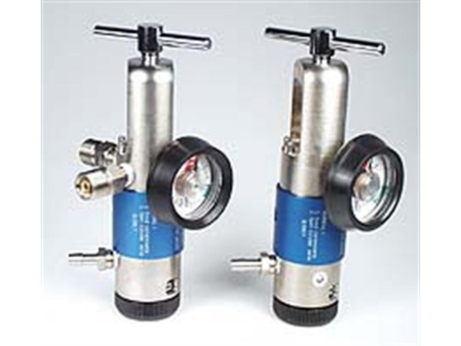 Oxygen Spectrum 0-25 LPM Oxygen Regulator with and without DISS outlets.jpg
